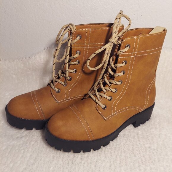 NWOT Jodi Women’s Tan Lace-Up Combat Boot Fall Winter Fashion Size 10 - Picture 2 of 10